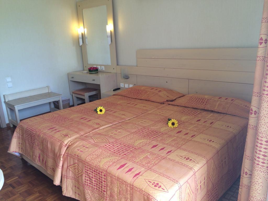 Hotel Kypreos Kamena Vourla Quarto foto